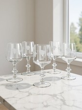 Lot de 5 verres à vin cristal à décor grappes de raisin gravées (Lot 2)
