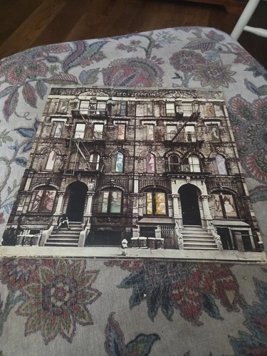 LED ZEPPELIN PHYSICAL GRAFFITI NEAR MINT & COMPLETE  Older Pressing