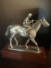 Rennpferd mit Jockey Auf Pferd