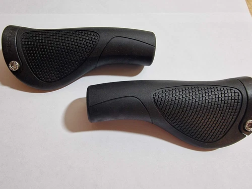 Ergon Fahrradgriffe GP1-L / GP10-L ergonomische Lenkergriffe komplett schwarz