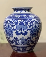 Shibata Pottery Meizhou Vase Floral Pattern White xBlue Sign:Shibata-Toki baishu