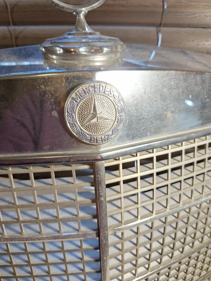 Mercedes W108 W109 1965-1973 parrilla delantera cromada OEM completa con emblema  Foto 3 de 4
