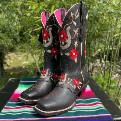 Red Flower Embroidery Boots. Woman s Cowgirl Western Boots. Bota Vaquera Mujer.