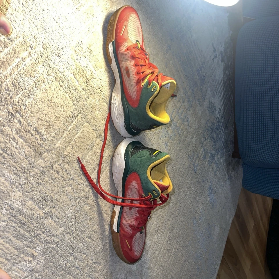 New Balance Fresh Foam Youth 7.5 rojo con verde y dorado Foto 3 de 4