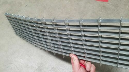 Rejilla Delantera (Calandra) Para Fiat Uno Turbo MK1 1.3 - Estilo Antiskid Con Logotipo - Repuesto Aftermarket