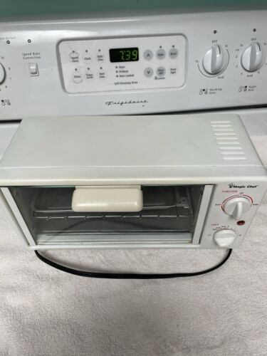 Magic Chef Mini Toaster Oven & Broiler Model 678 White with Rack and tray - Picture 10 of 10