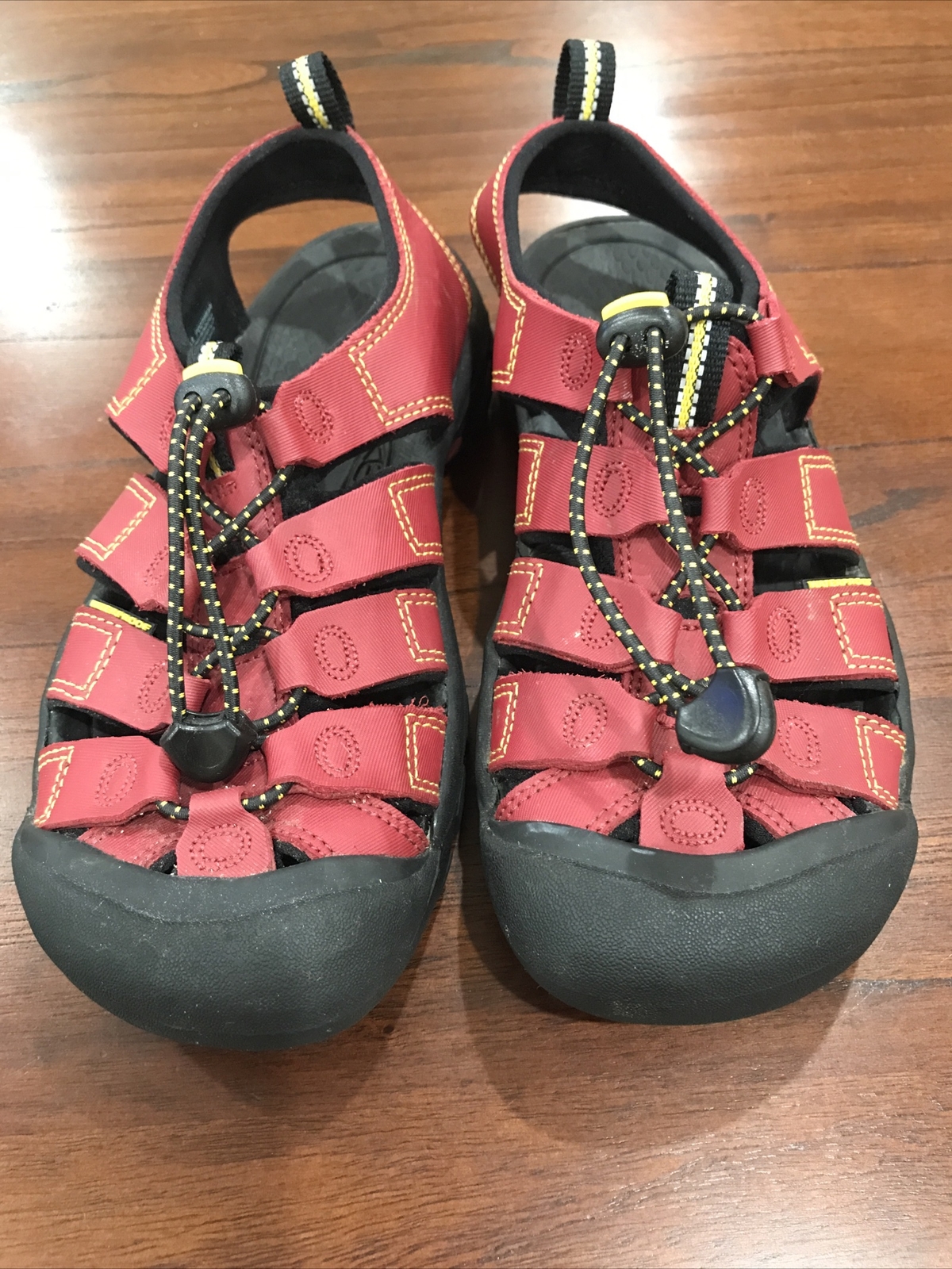 Scarpe sandalo acqua KEEN Newport H2 bambino o ragazza più grande 4 punta chiusa rosso