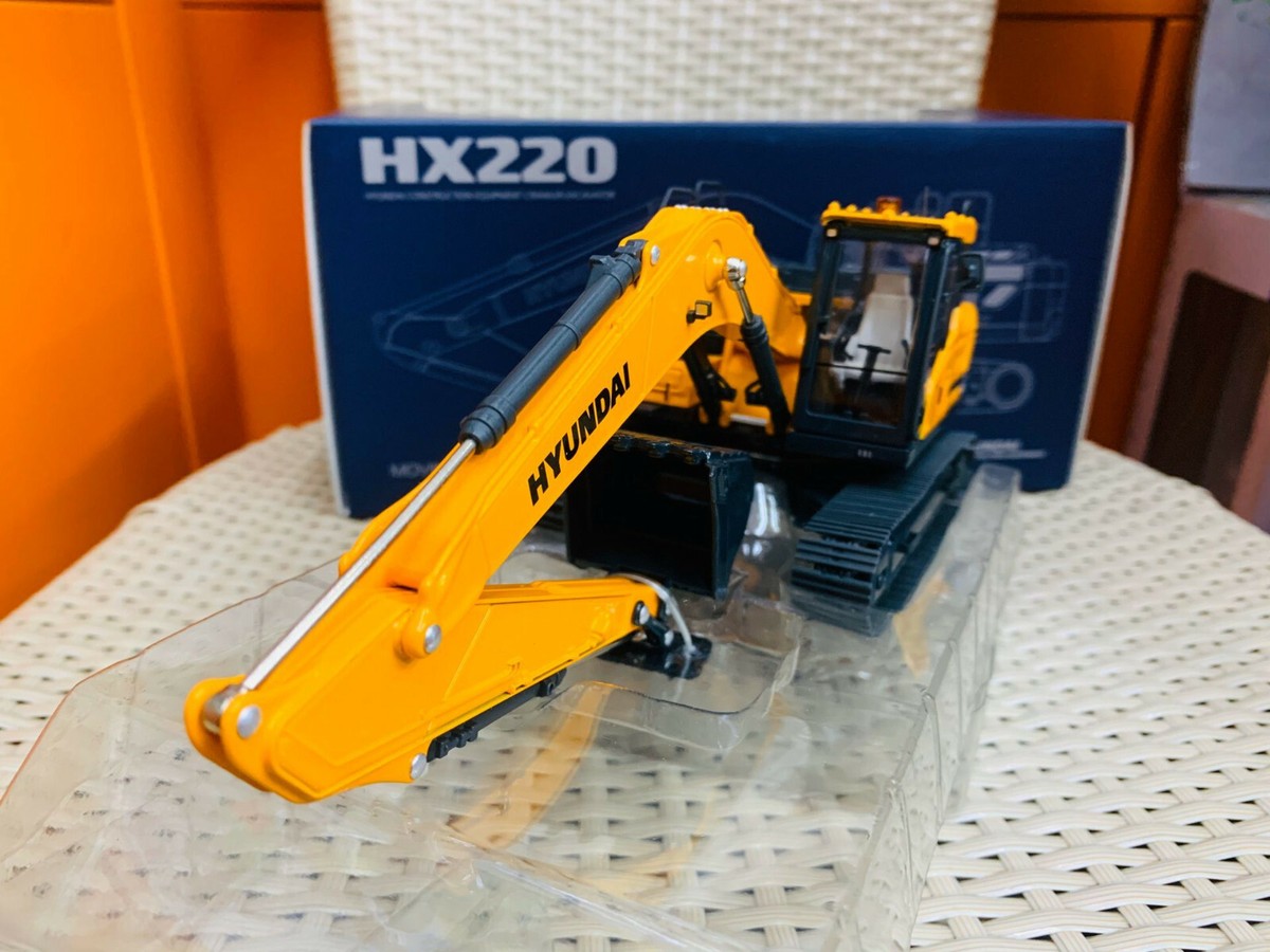 Hyundai Construction Equipment Crawler Excavator HX220 Yellow 1/35