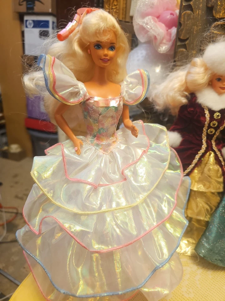 4x Barbie Felices Fiestas Edición Especial RAPUNZEL FELIZ CUMPLEAÑOS SIN CAJA Y ZAPATOS  Foto 3 de 4