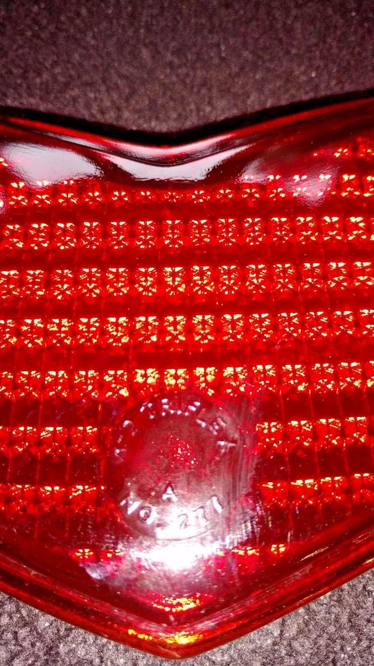 Lente de luz trasera vintage K-D Triflex Ford 1940 modelo no. A 277 Foto 2 de 3