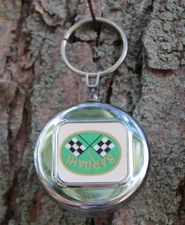 NEAR MINT 1950's BARDAHL MOTOR OIL CHECKER FLAG 2 in. diameter KEY-BAK Key Chain