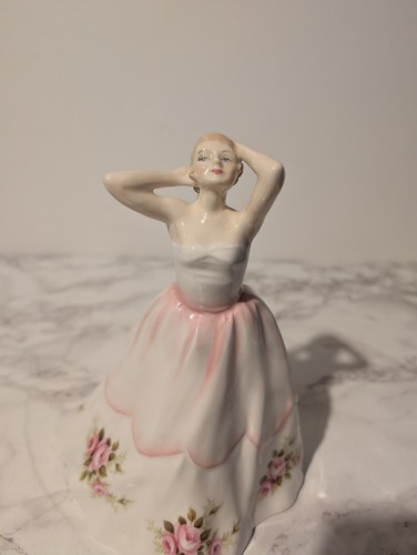 Royal Doulton Bone China Figurine - Claire HN3209 H21cm - Picture 2 of 9