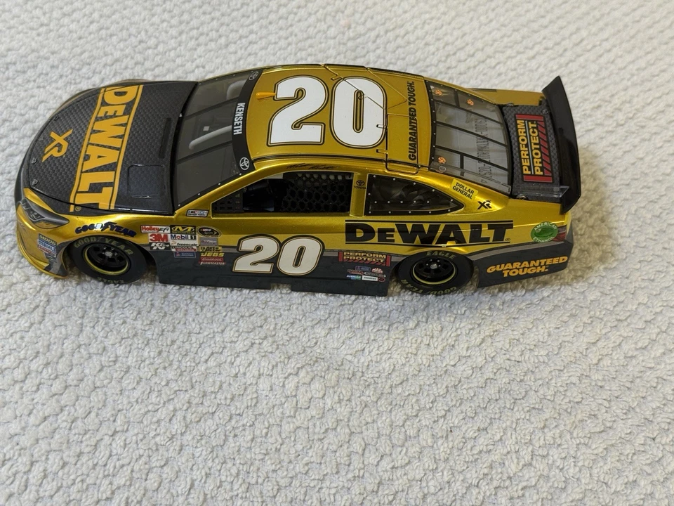 1/24 2015 color líquido Dewalt XR Kenseth. 1 de 72 Foto 2 de 4