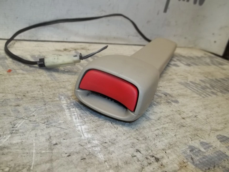 Cadillac Seville Deville Eldorado 1997-2002 cinturón de seguridad delantero izquierdo hebilla de cierre Foto 4 de 4