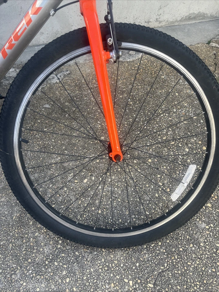 Bicicleta de montaña Trek Wahoo, Silver Alpha de aluminio Foto 2 de 4