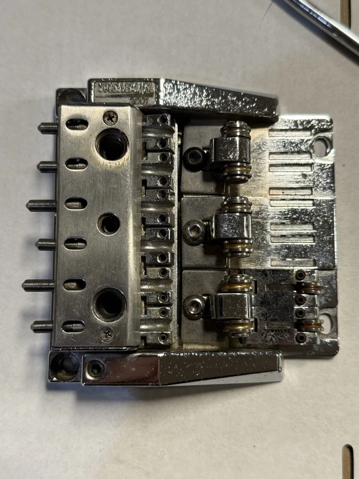 Guitarra Washburn Wonderbar 2001 Tremolo Bridge Cromo Rara De Colección Parte Sin Probar Foto 2 de 4