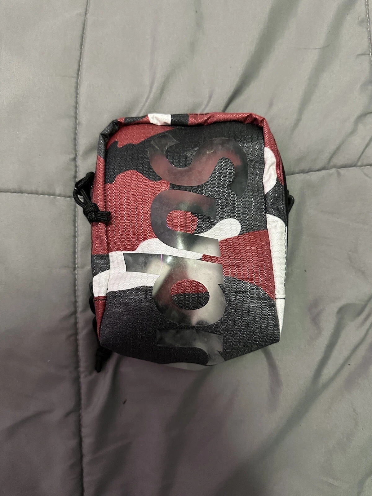 POCHETTE COL SUPRÊME NEUVE CAMOUFLAGE ROUGE OS SS21