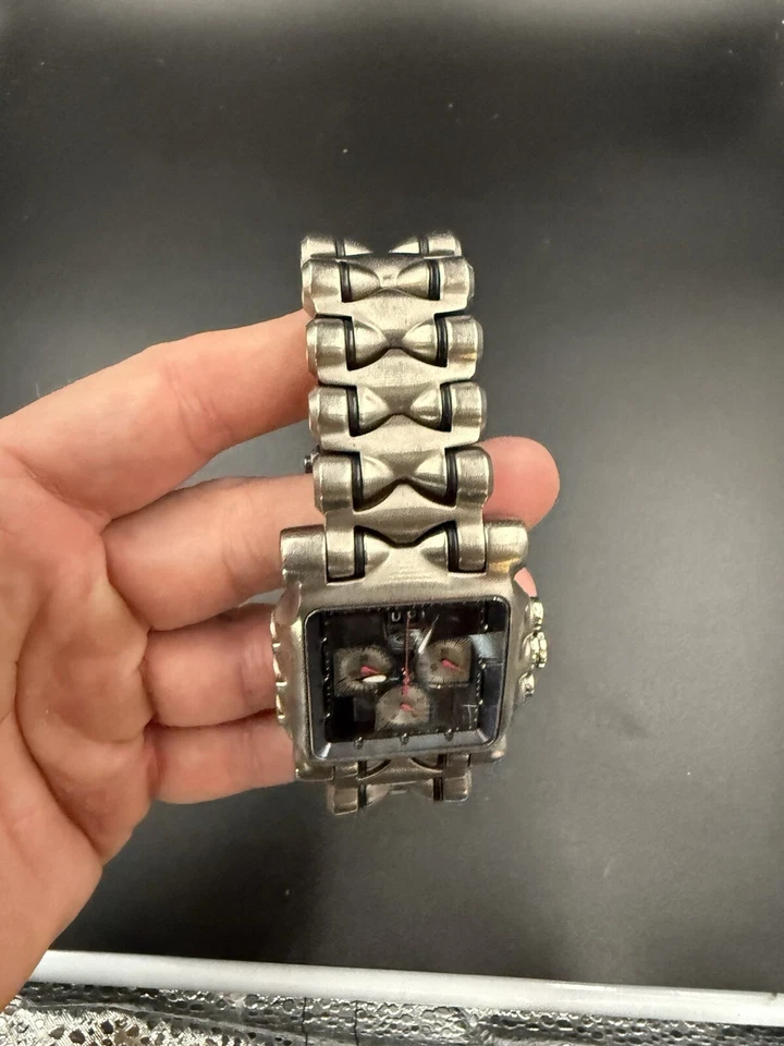 Reloj Oakley Minute Machine Titanio Negro Plata Subesferas Foto 3 de 4