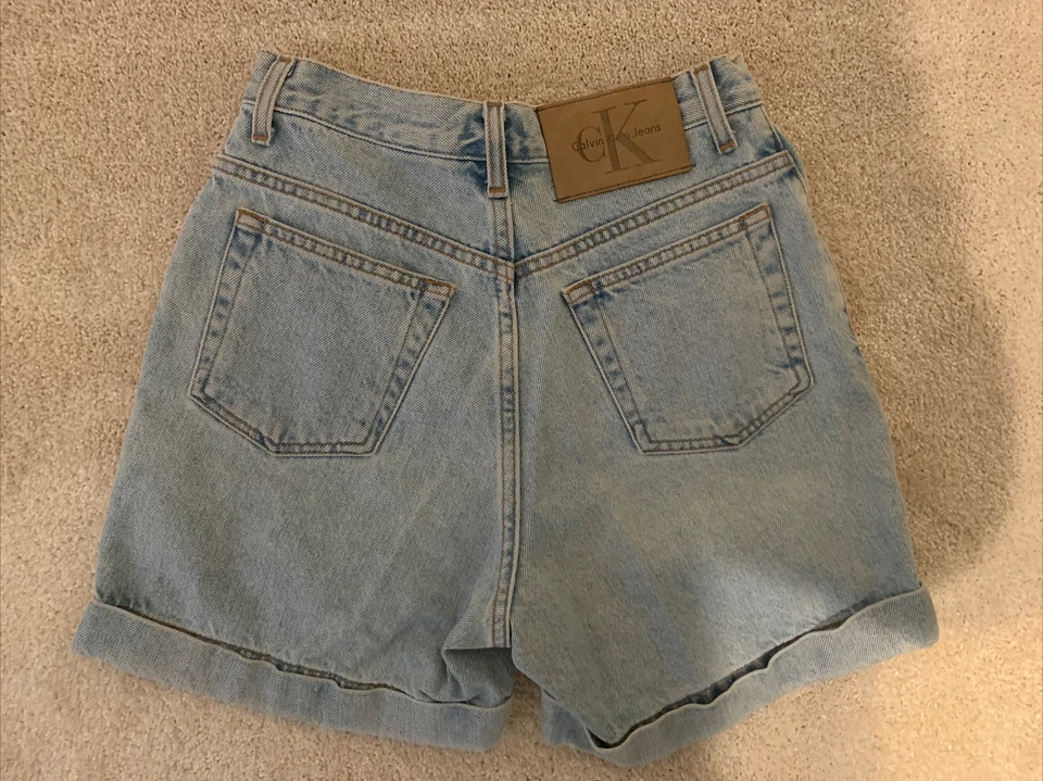 Pantalones Cortos CK Calvin Klein Vintage Lavado Ligero Años 90 Y2K Tiro Alto Denim Mamá Talla 2 Usados en Excelente Condición Foto 4 de 4