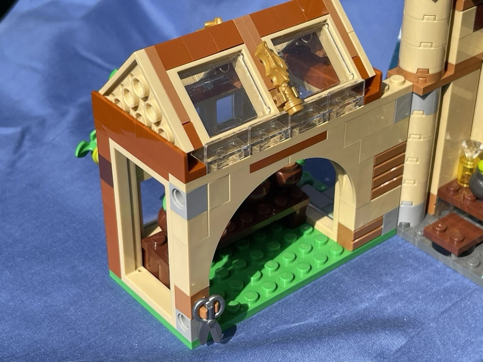 LEGO Harry Potter Hogwarts Astronomy Tower 75969 Complete w/Manual & Minifigures - Image 4 of 4