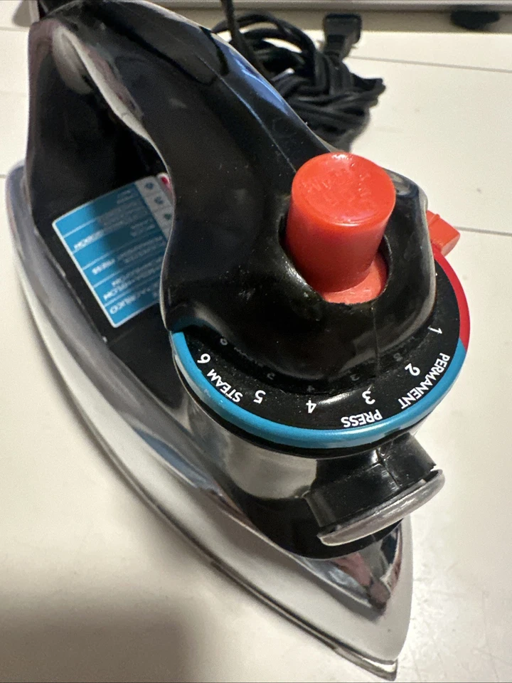 Plancha de vapor clásica cromada BRENTWOOD(R) Foto 4 de 4