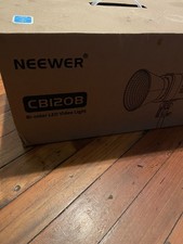 Neewer RGB CB120B Video Light Never used and comes with soft box / honeycomb
