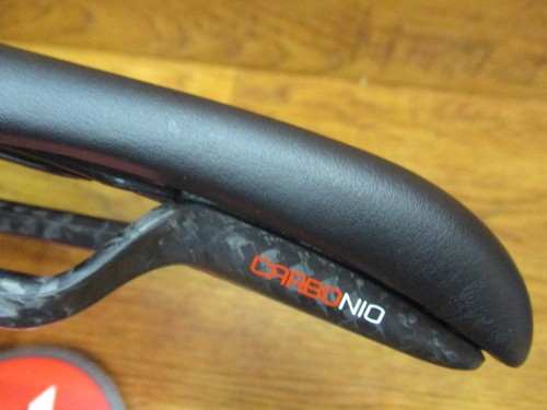 ASTUTA SELLA DA CORSA TRIATHLON RAILED SEA LITE CARBONIO 138X250 ROTONDA - Foto 2 di 7