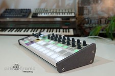 Arturia Beatstep Pro Low Wood Stand Side Part...