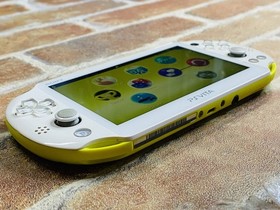Sony PS Vita Lime Green / White PCH 2000 ZA13 Charger 4GB Mine Craft Tested DDP