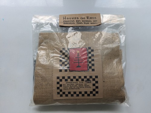 HOOKED ON RUGS Christmas Tree Kit Primitive Hooking Wool 1990 Vintage New Unused - Picture 3 of 12