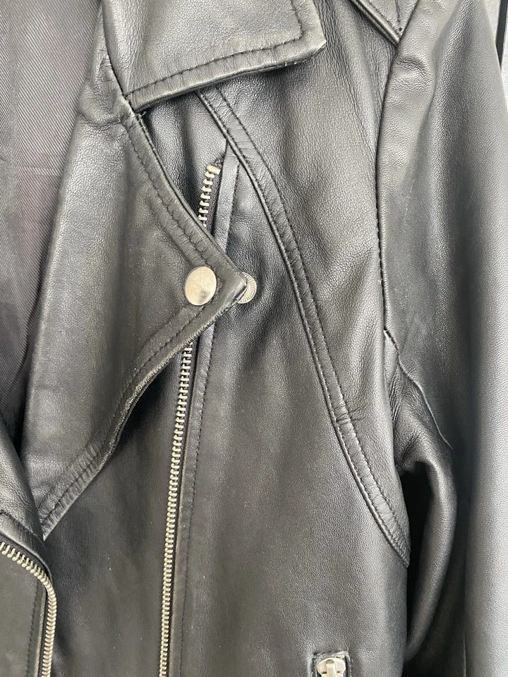Chaqueta corta SANDRO de cuero negro para motociclista con cremallera asimétrica talla 2 Foto 3 de 4