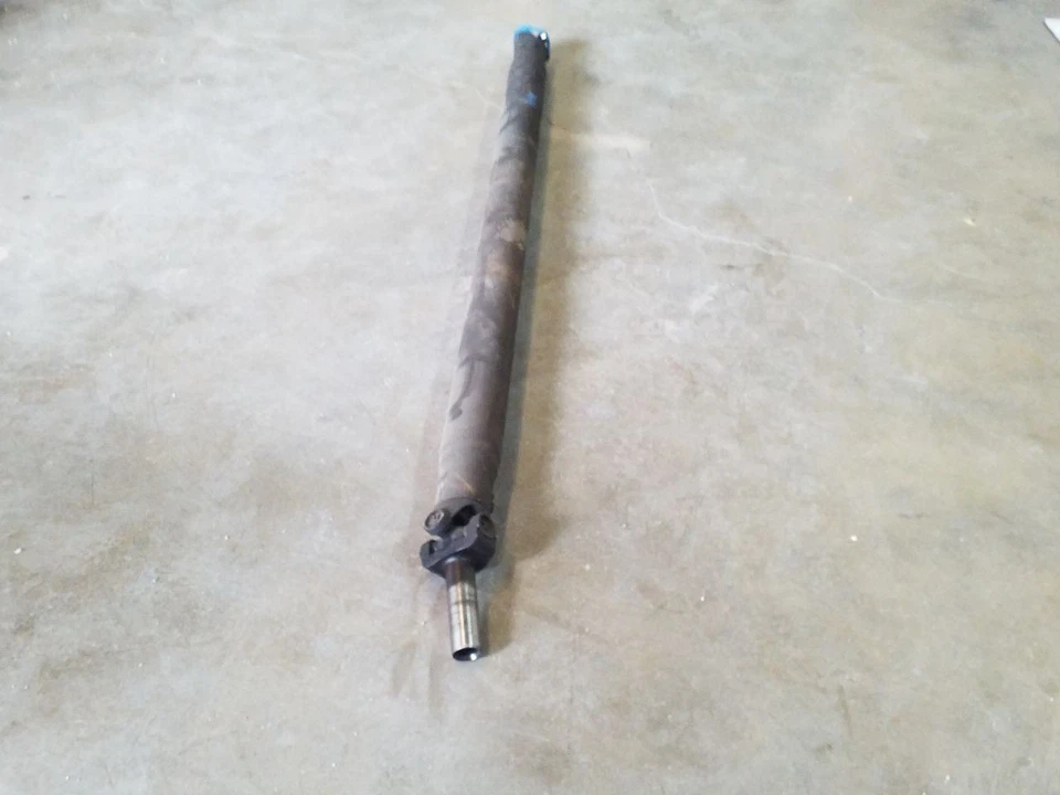 Eje de transmisión trasero 133" Wb manual 2x2 1 pieza | Se adapta a Ford F250 F350 1993-1997 Foto 2 de 4