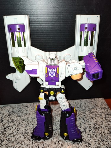 Figura de acción Transformers Classics Megatron 2006. Hasbro. Brazo y cañón faltantes - Imagen 11 de 19