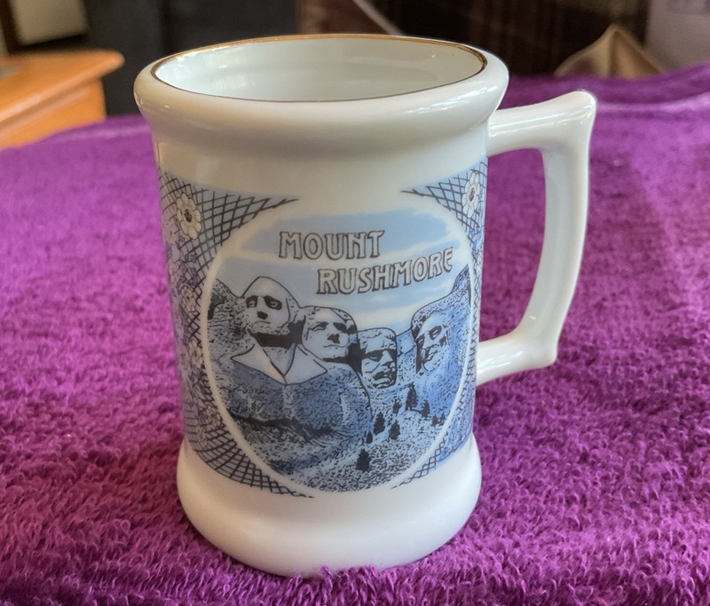 Vintage Mount Rushmore Souvenir Toothpick Holder