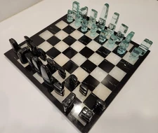 VTG Chess Set: Marble Onyx Board & Glass Tiki 32 Pieces.  Black, White, Lt Green
