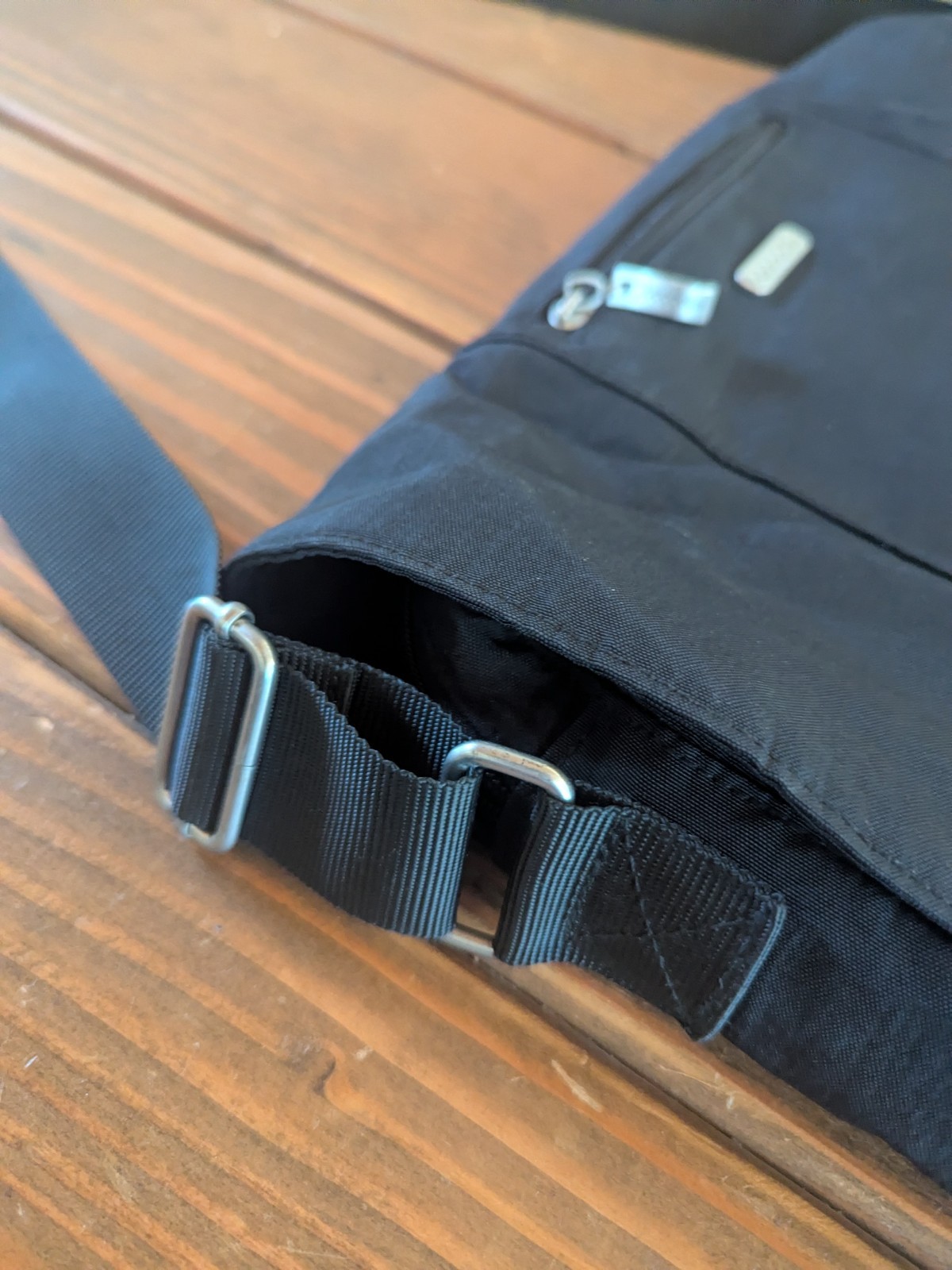 Baggallini Solid Black Messenger Work or Travel B… - image 13