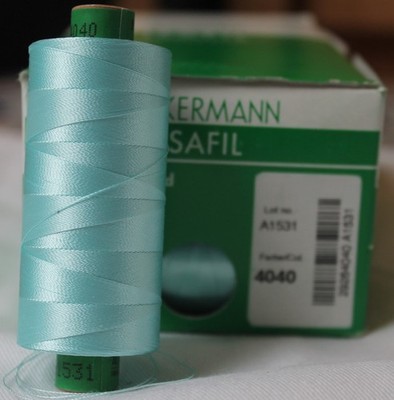 Stickgarn Ackermann-Amann Isafil 40 je 1000 Meter lang 100 % Rayon in Blau