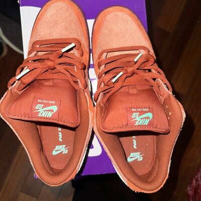 Nike SB Dunk Low Mystic Red