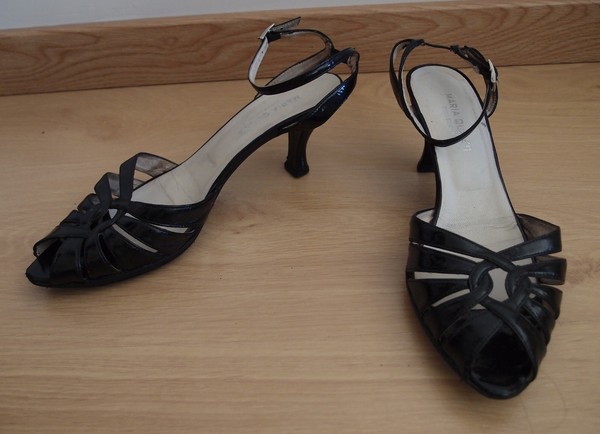 SANDALIAS NEGRAS MUJER Nº 40. COMBINO ENVÍOS