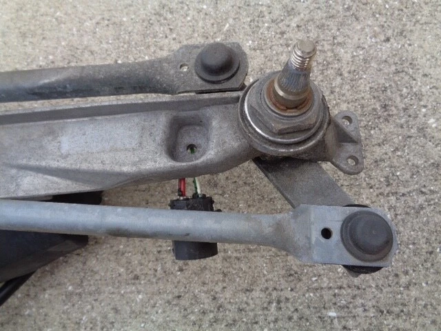 BMW 525i E34 1989 motor limpiaparabrisas delantero con transmisión de acoplamiento OEM Foto 3 de 4