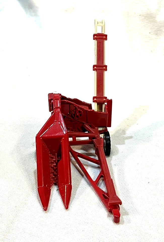 ERTL 1/43 MCCORMICK  1 - PR Corn Picker Farm Toy - Image 3 of 4