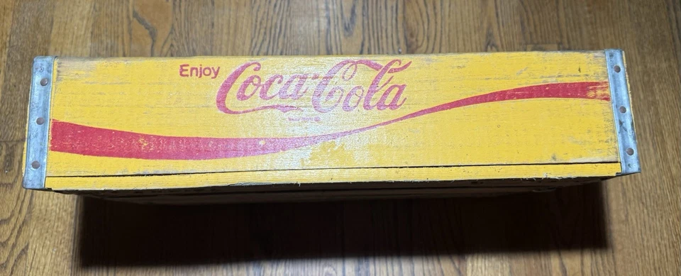 Caja de madera amarilla Coca Cola 1978 vintage Temple Foto 4 de 4