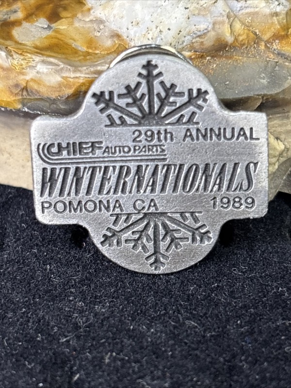 1989 WINTERNATIONALS POMONA PEWTER NHRA DRAG RACING EVENT HAT PIN LAPEL PIN