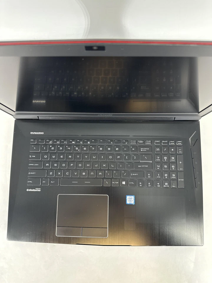 MSI Titan GT73 17.3 FHD i7-6820HK 16GB 256GB SSD/1TB HDD GTX 1070 - CÁMARA DEFECTUOSA Foto 2 de 4