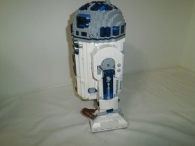 LEGO Star Wars #10225 R2-D2 UCS 100% Complete w/Instructions , Sticker & Minifig