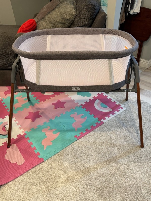 Chicco Portable Oval Baby Bassinet for Unisex, Gray & White Color