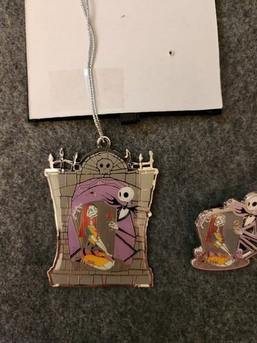 Limited Edition "The Nightmare Before Christmas" Christmas Ornament & Lapel Pin - Picture 3 of 8