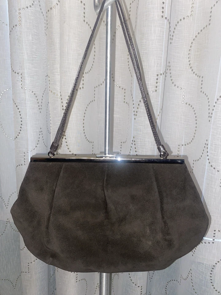 Bolso de mano Banana Republic de gamuza con cierre a presión Foto 2 de 4