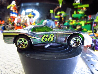 Hot Wheels TM GM w8304 1976 Greenwood Corvette #68 2012 Mattel