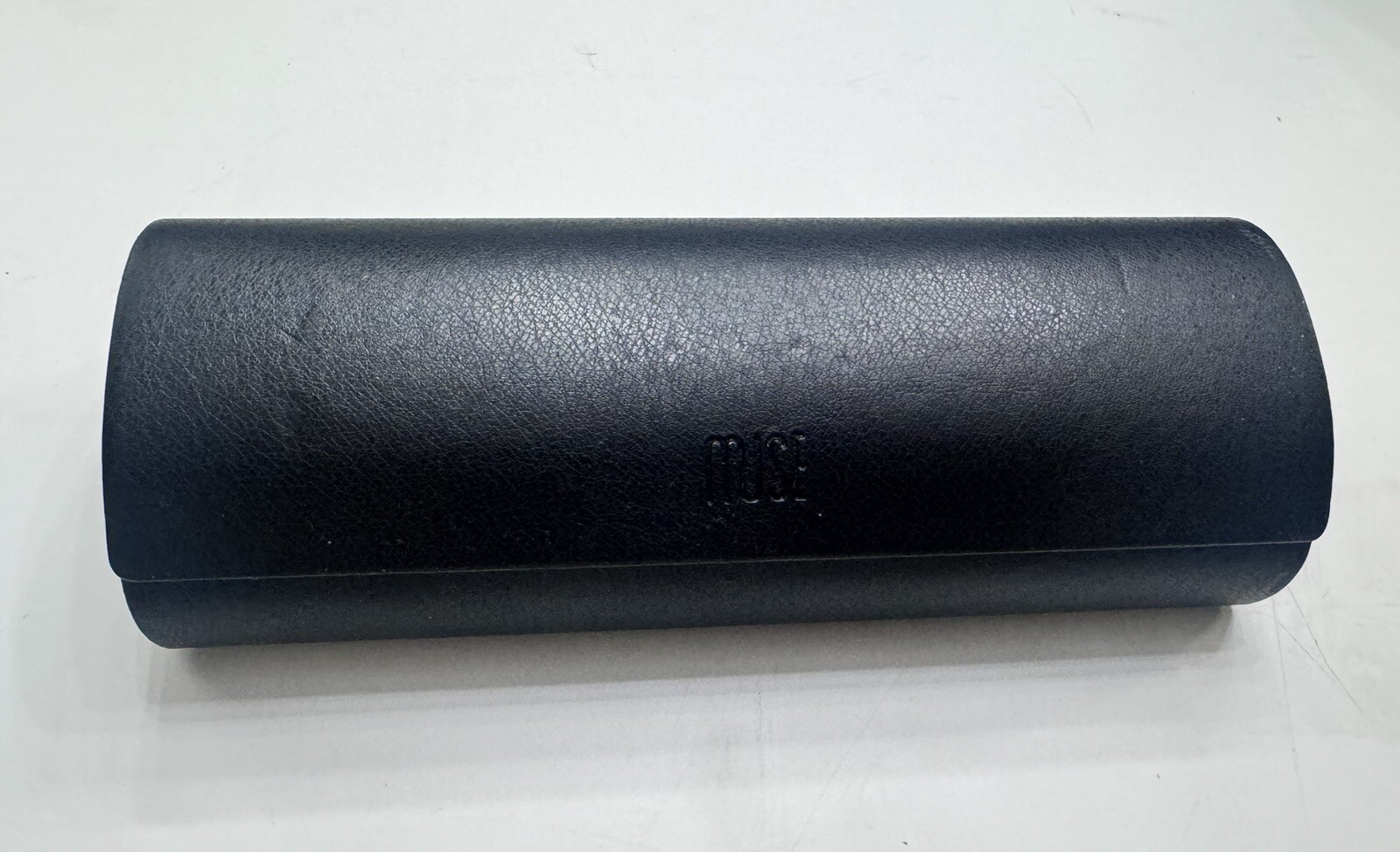 FUNDA RÍGIDA PARA GAFAS MUSA y toallita de limpieza